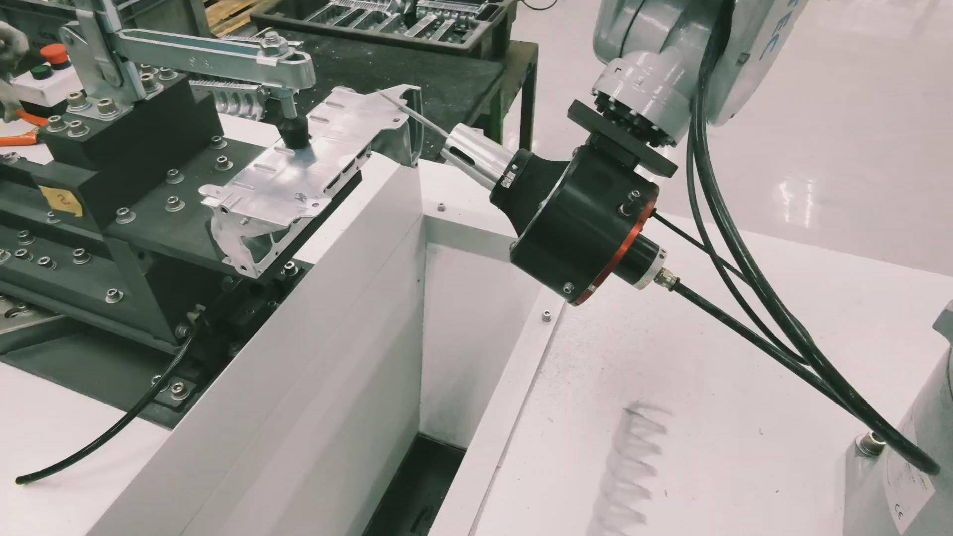 告别传统打磨痛点！3D视觉+协作机器人开启高效精密加工新时代 ——柔性化、高精度解决方案助力制造业提质增效