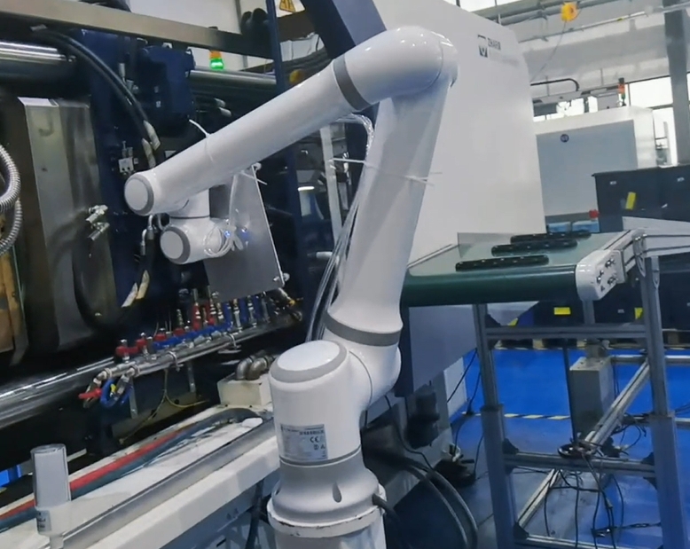 精准拾取背后的挑战：机器人上下料中来料与定位问题深度解析